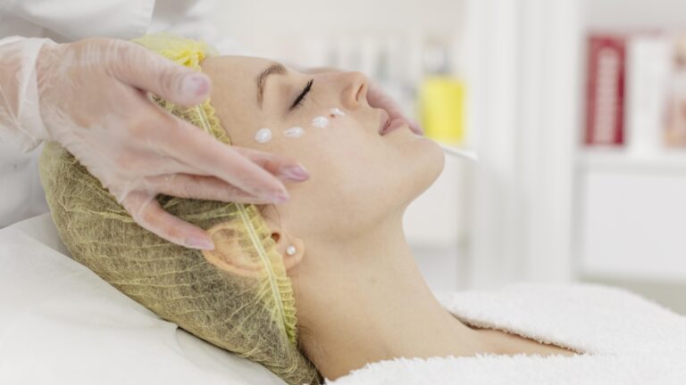 woman-beauty-clinic-face-treatment